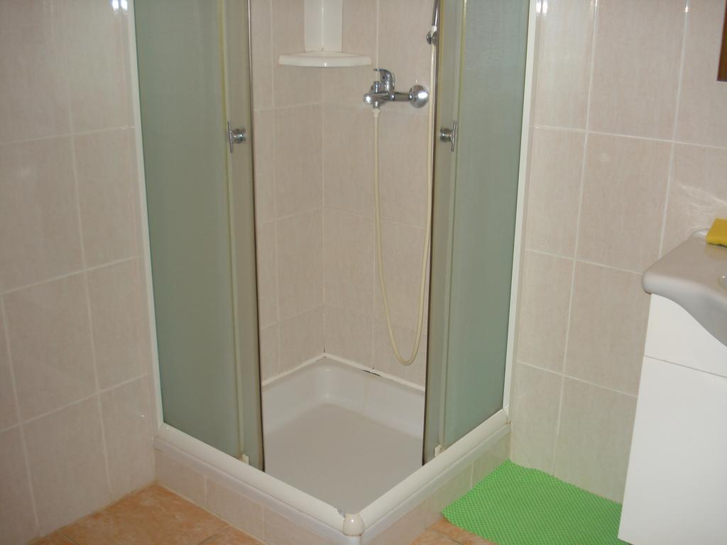 Borna Apartement Novalja Rum bild
