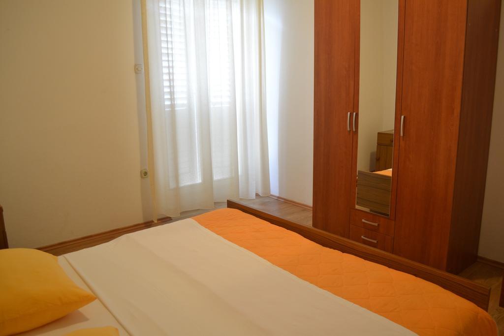 Borna Apartement Novalja Rum bild