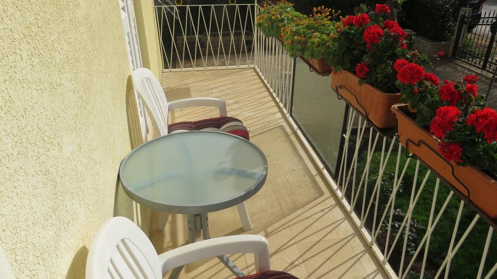 Borna Apartement Novalja Exteriör bild